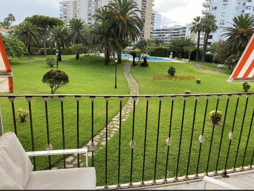 Apartamento Los Carmenes, Playa De Gandia Екстериор снимка